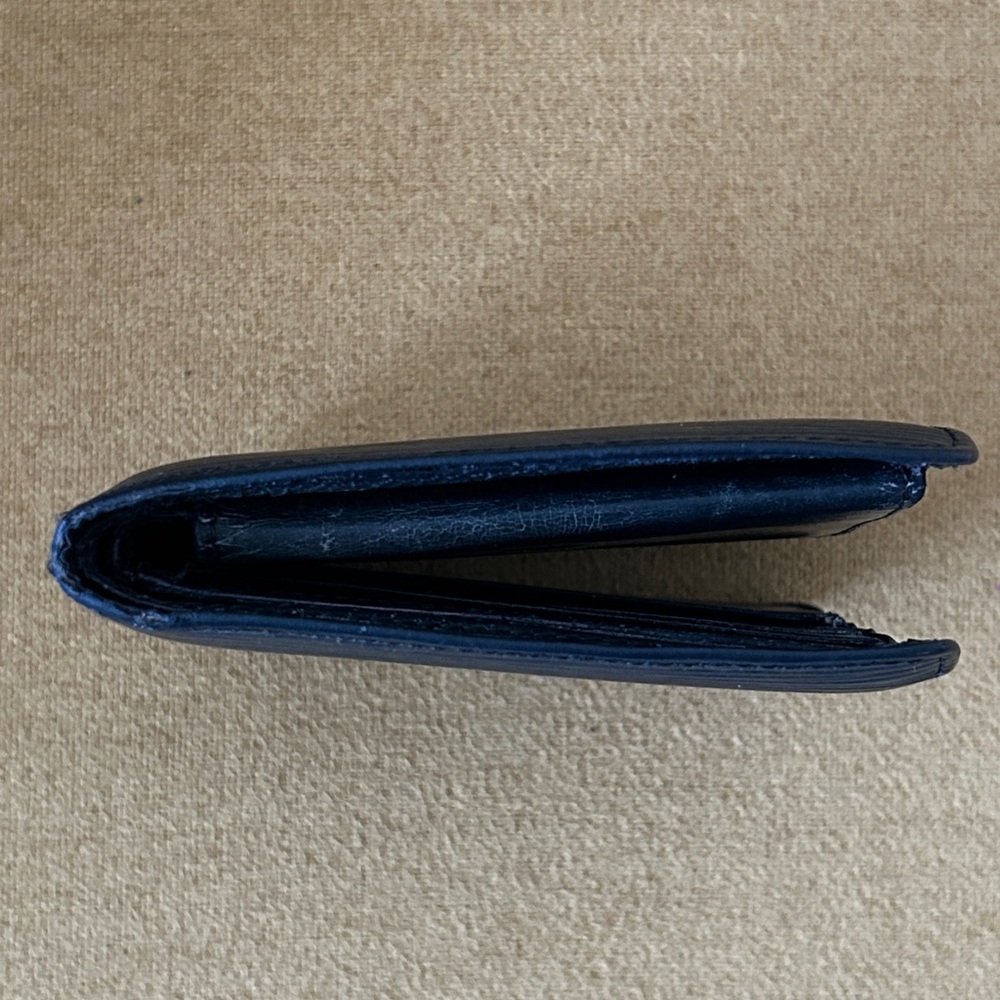 Louis Vuitton Epi Men’s Bi-Fold Wallet - Picture 8 of 13
